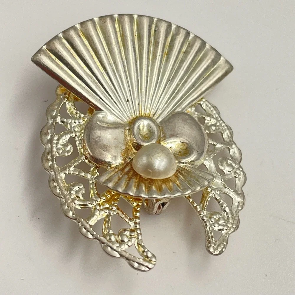 Vintage‎ 90s AOL Silver Tone Faux Pearl Filigree Wings Angel Brooch Pin Jewelry
